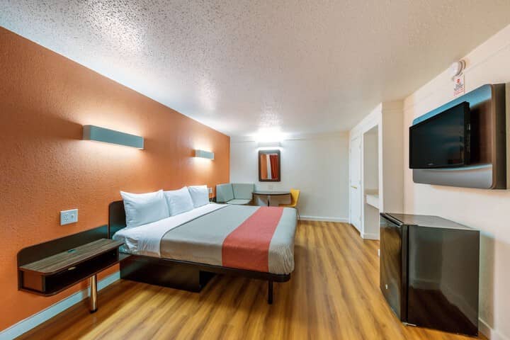 Room 6 of 31