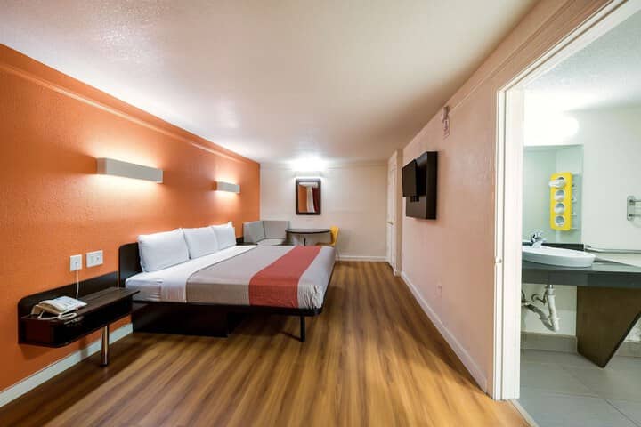 Room 5 of 31