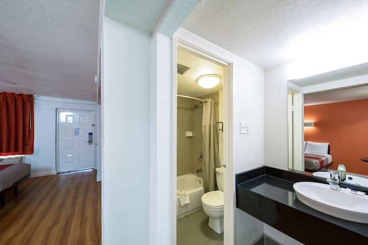 Room 9 of 31